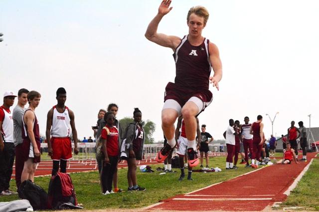 Shiloh Windsor long jumping