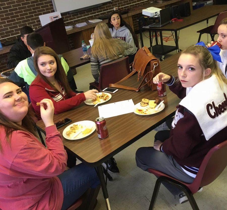 Students eating at F.C.C.L.A lunch