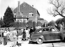 Shortly after the police started investigating, Smiths house became very popular.